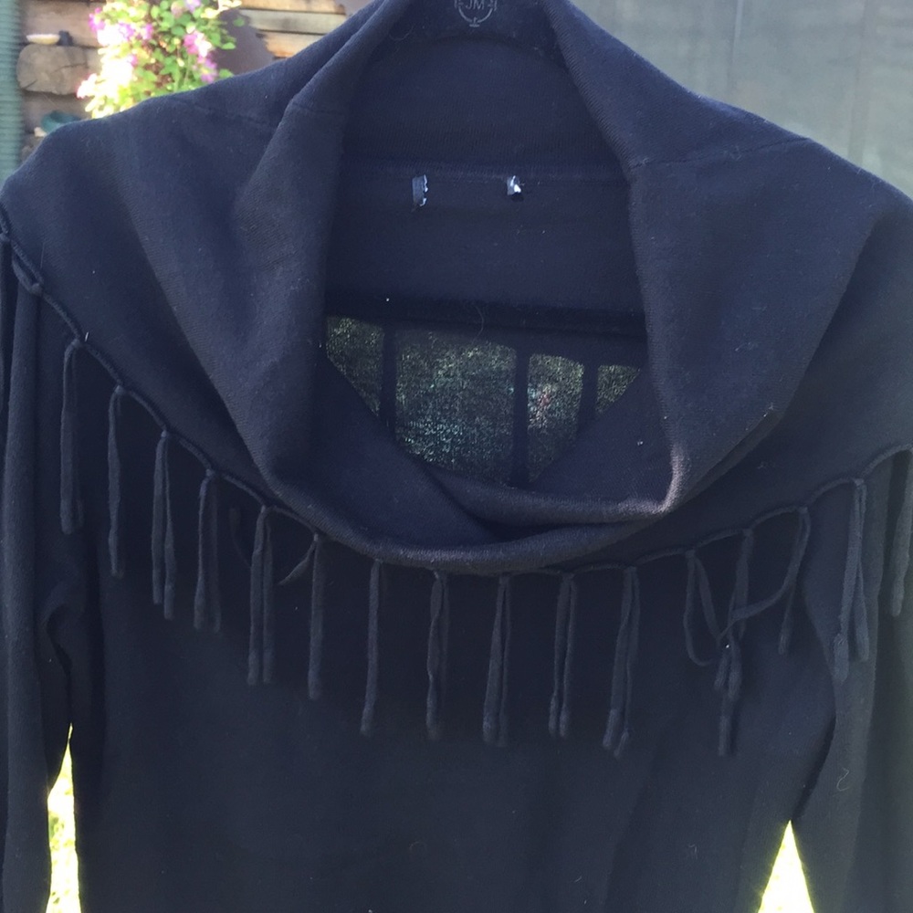Black crowl neck sweater